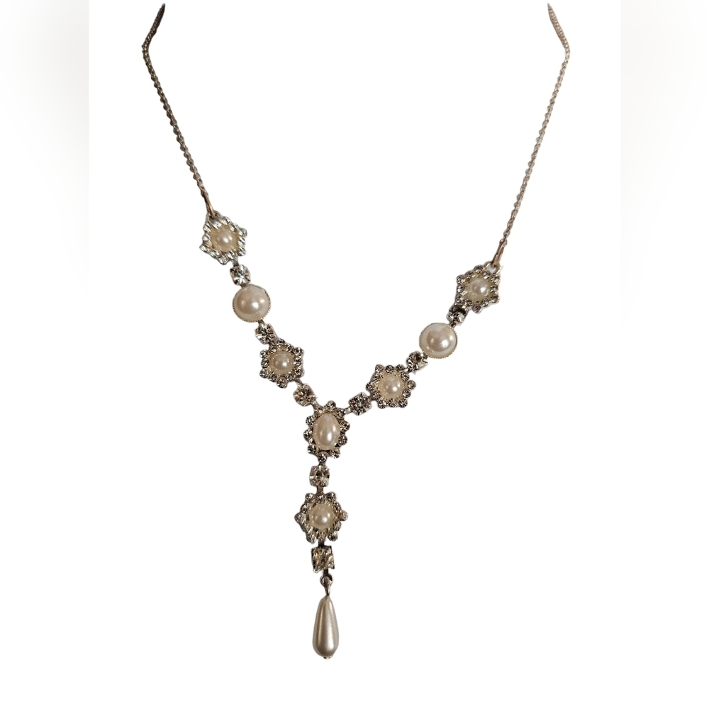 Pearl and rhinestone necklace NWOT